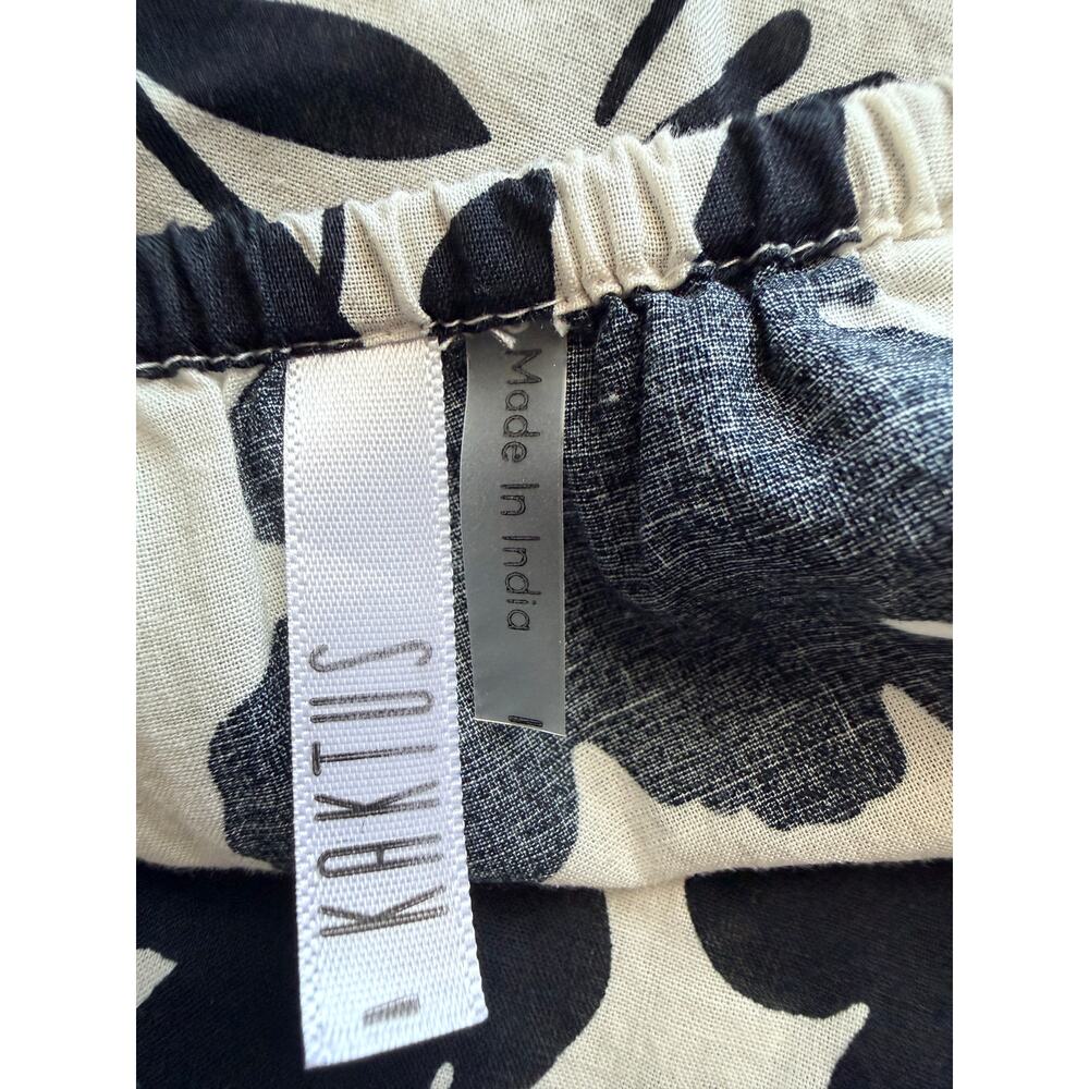Kaktus black and white floral 100% cotton square neck top XL euc - Picture 5 of 6